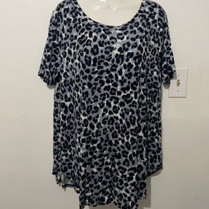 Zenana snow leopard or tan print top NWT